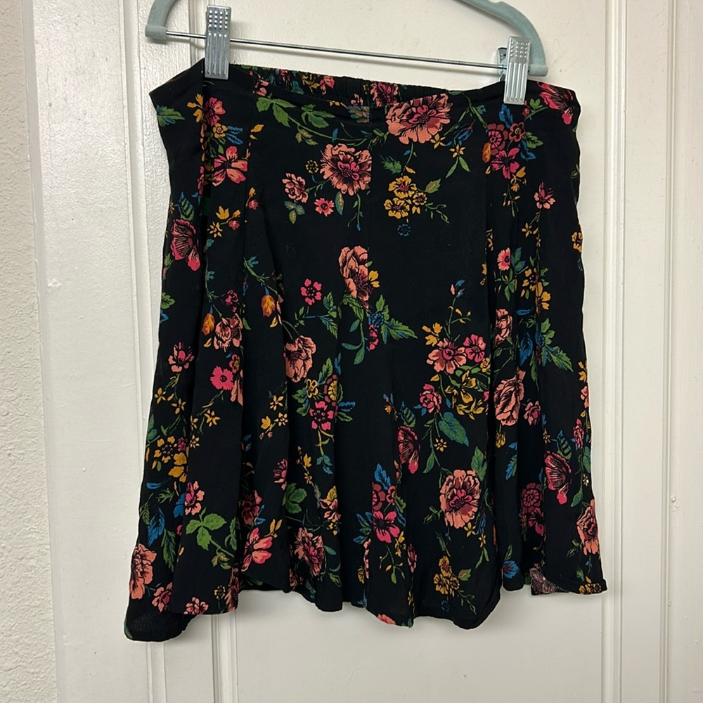 Black Floral Skirt M Forever 21 Stretchy Short Skirt Mini Skirt